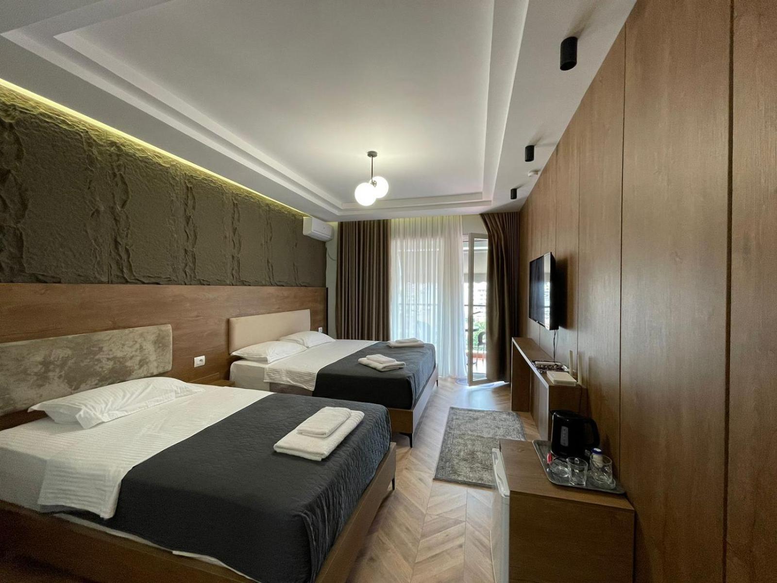 Hotel Your *