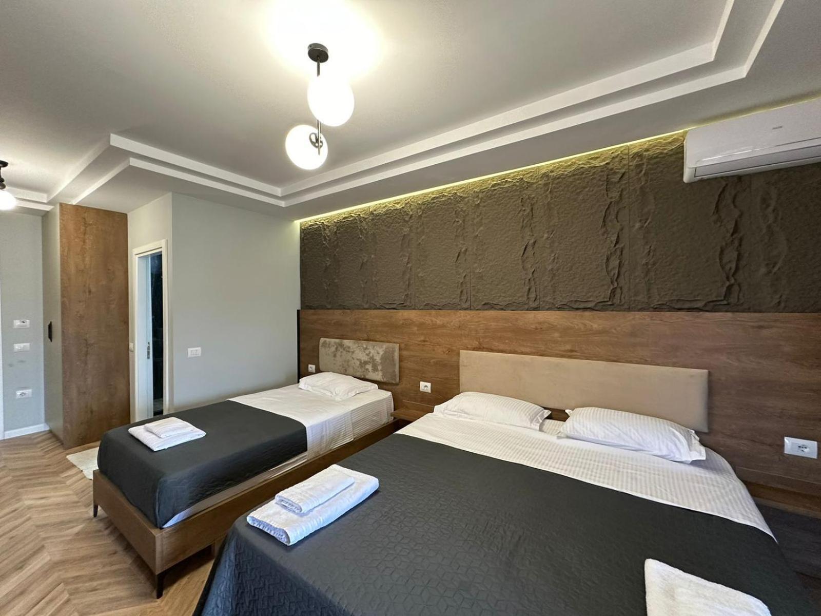 Hotel Your *